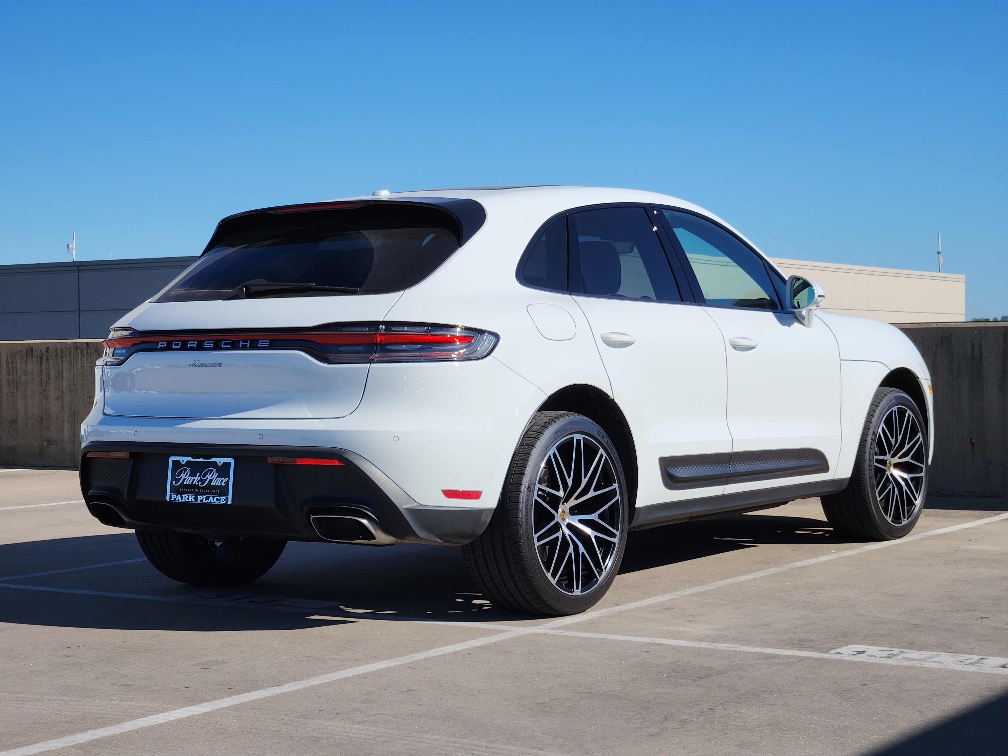 Certified 2026 Porsche Macan AWD/4WD image 8