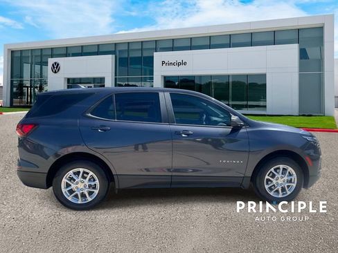 Used 2022 Chevrolet Equinox LS AWD/4WD image 5