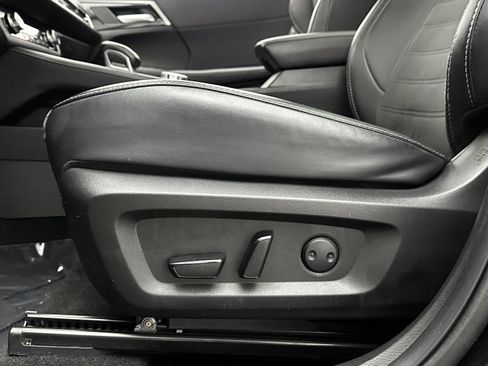 Used 2024 Mitsubishi Outlander SE Black Edition image 15