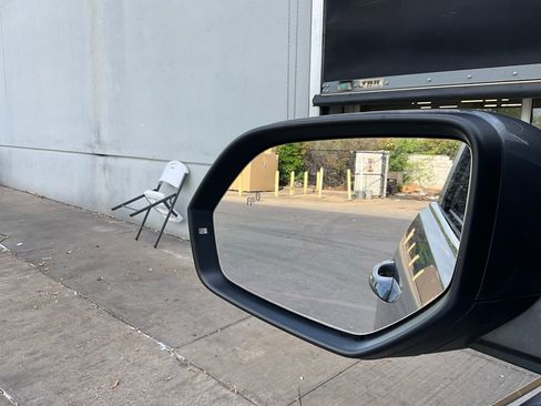 Used 2025 Volkswagen Atlas Cross Sport SE image 19