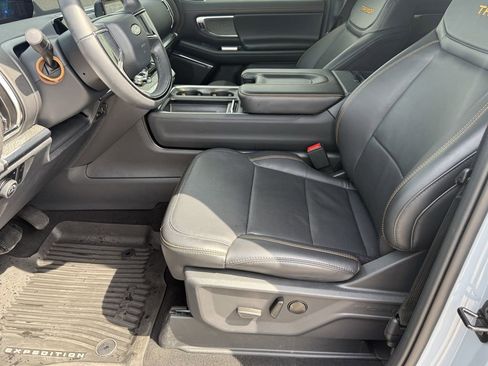 Used 2025 Ford Expedition Tremor AWD/4WD image 12