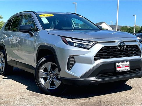 Used 2025 Toyota RAV4 LE AWD/4WD image 2