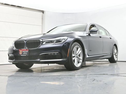Used 2018 BMW 750i xDrive image 35
