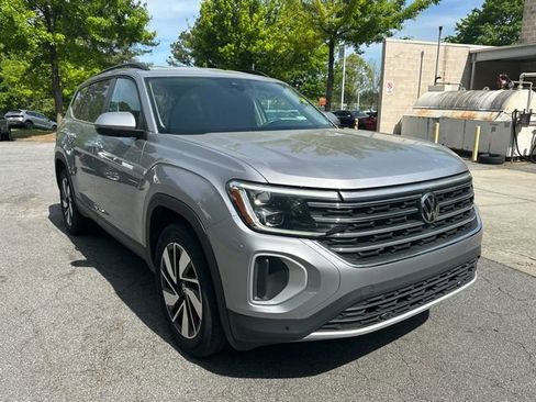 Used 2024 Volkswagen Atlas SE FWD image 3