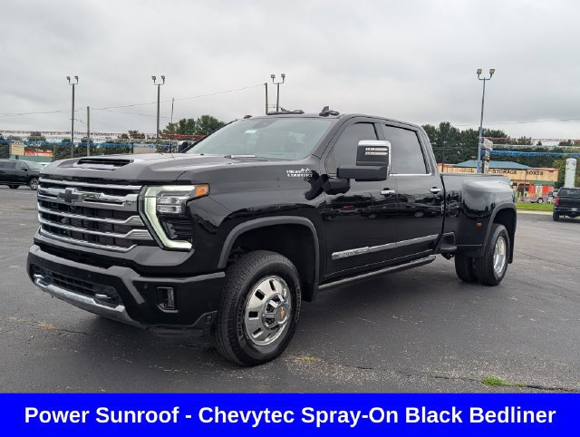 Used 2025 Chevrolet Silverado 3500 High Country w/ High Country Premium Package AWD/4WD image 4
