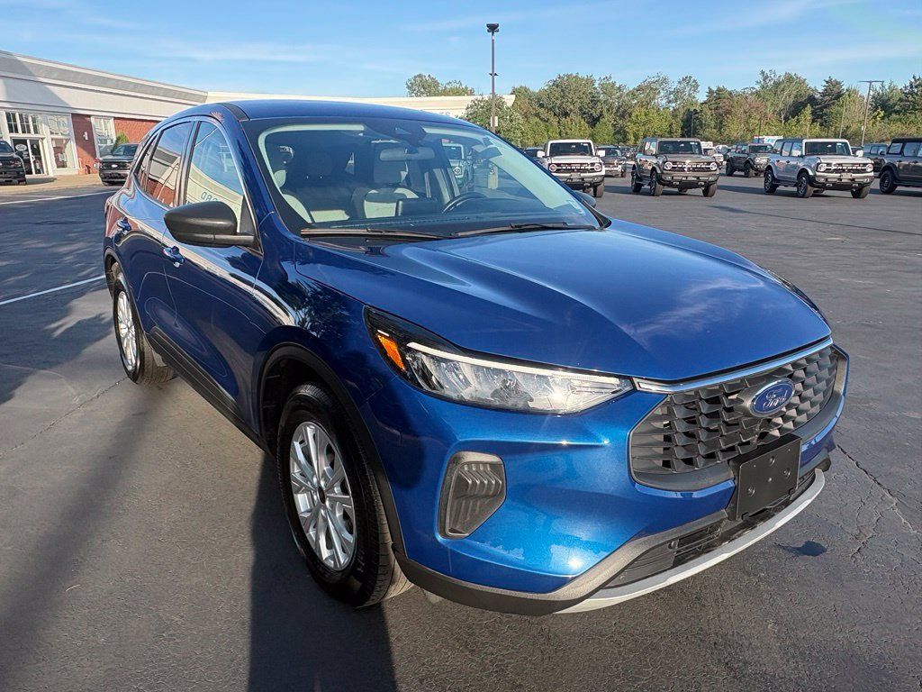 Used 2023 Ford Escape Active AWD/4WD image 7