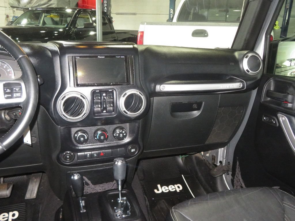 Used 2015 Jeep Wrangler Unlimited Sport AWD/4WD image 36