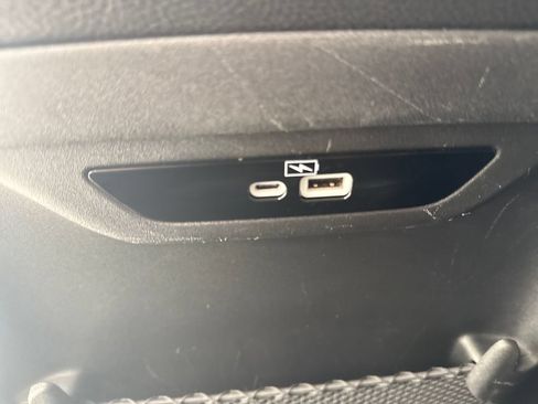 Used 2022 Chrysler Pacifica Touring-L FWD image 33