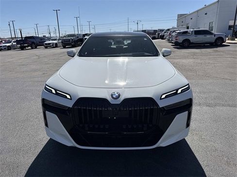 Used 2023 BMW 760i xDrive image 7