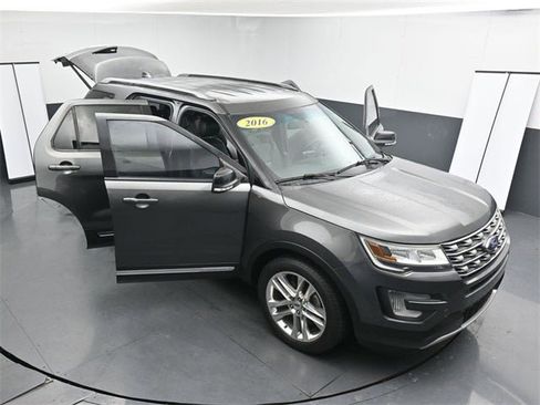 Used 2016 Ford Explorer XLT w/ Equipment Group 202A image 38