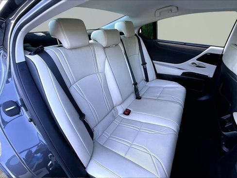 Used 2024 Lexus ES 300h Ultra Luxury w/ Accessory Package (Z2) FWD image 20