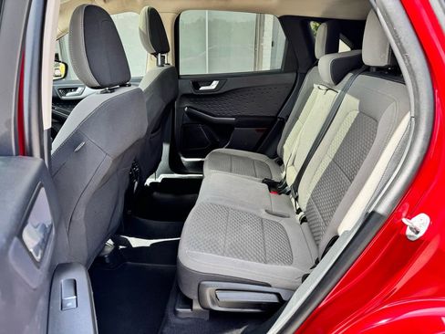 Used 2020 Ford Escape SE image 32