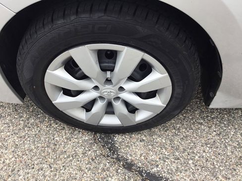 Used 2014 Toyota Corolla LE FWD image 12
