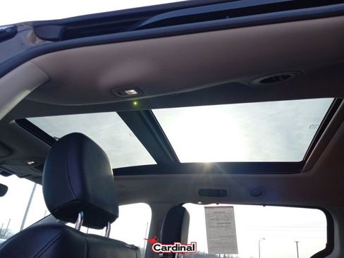 Used 2018 Chrysler Pacifica Limited image 37