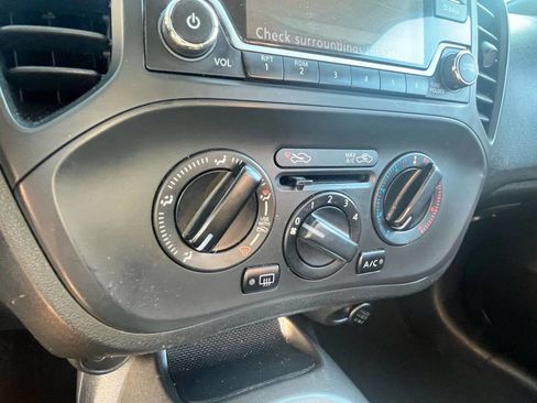 Used 2015 Nissan Juke S image 21