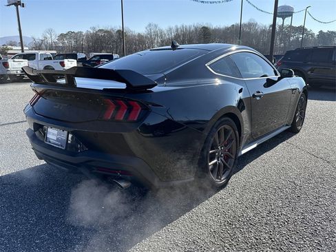 Used 2024 Ford Mustang GT Premium image 7