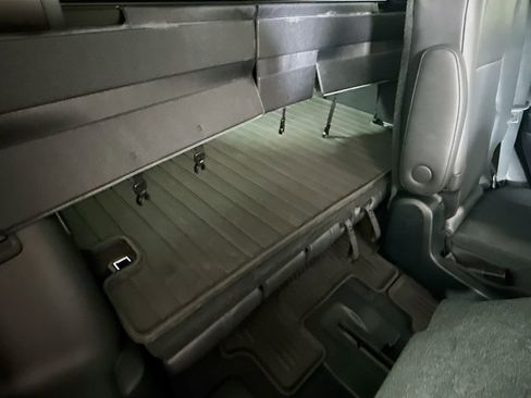 Used 2023 Lexus GX 460 Luxury w/ Sport Design Package AWD/4WD image 29