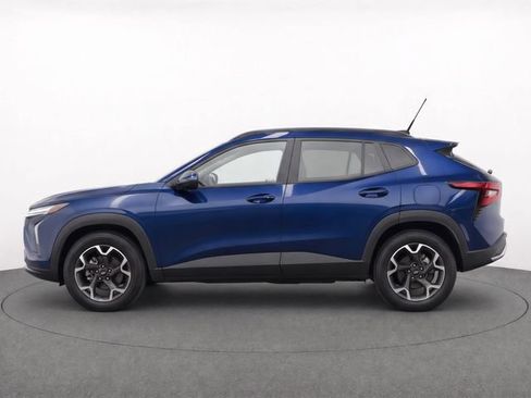 Used 2024 Chevrolet Trax LT w/ Driver Confidence Package FWD image 3