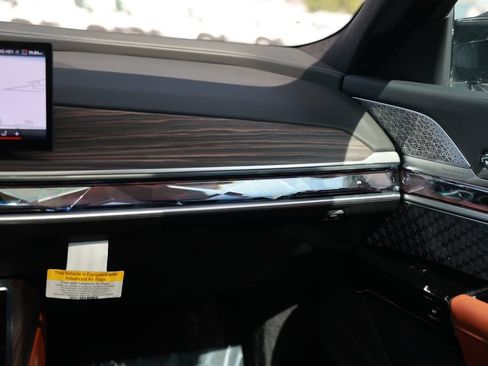 Used 2025 BMW i7 M70 w/ Executive Package AWD/4WD image 27