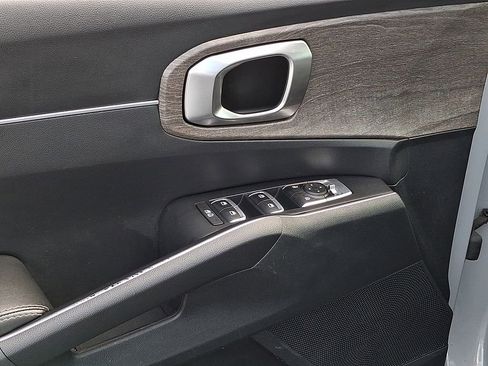 Used 2023 Kia Sorento S w/ Panoramic Sunroof Package AWD/4WD image 12