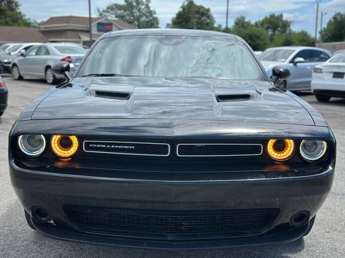Used 2019 Dodge Challenger SXT AWD/4WD image 3