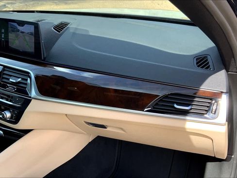 Used 2018 BMW 530i image 18