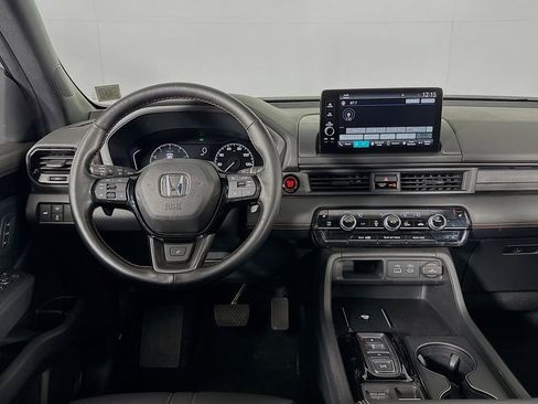 Used 2023 Honda Pilot TrailSport image 11