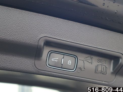 Used 2022 Ford Explorer XLT w/ Equipment Group 202A image 34