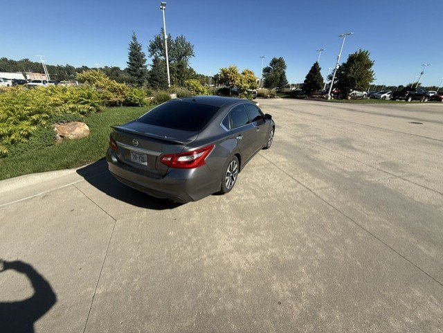 Used 2017 Nissan Altima 2.5 SL w/ 2.5 Technology Package FWD image 8