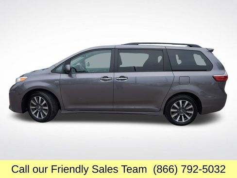 Used 2018 Toyota Sienna XLE Premium image 2