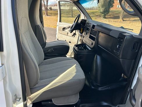 Used 2010 Chevrolet Express 1500 image 13