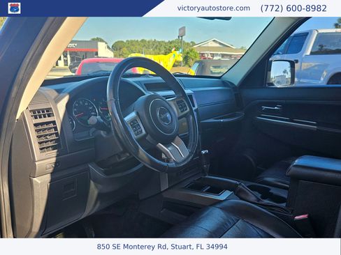 Used 2011 Jeep Liberty Limited w/ Comfort/Convenience Group image 9