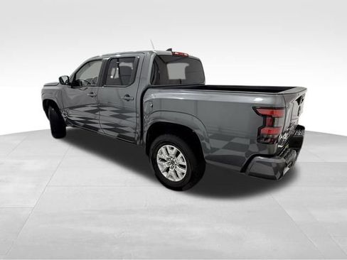 Used 2023 Nissan Frontier SV image 2