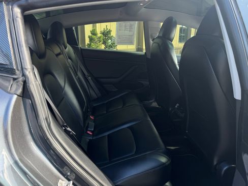 Used 2019 Tesla Model 3 RWD image 17