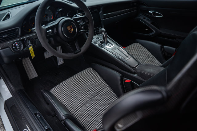 Used 2018 Porsche 911 GT3 RWD image 17