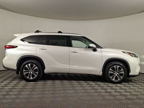 Used 2020 Toyota Highlander XLE AWD/4WD image 10