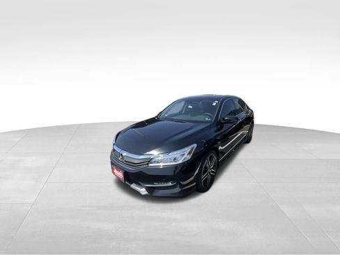 Used 2016 Honda Accord Touring image 3