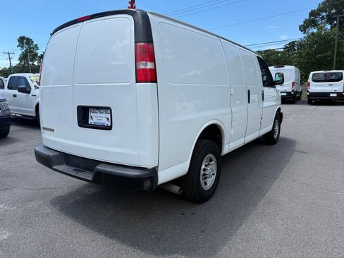Used 2017 Chevrolet Express 2500 RWD image 11