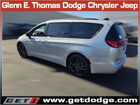 New 2026 Chrysler Pacifica Limited w/ S Appearance Package image 6
