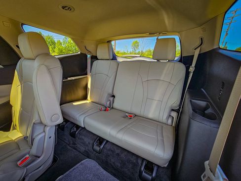 Used 2019 Buick Enclave Essence AWD/4WD image 32