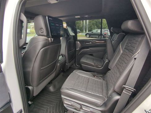 Used 2022 Cadillac Escalade Premium Luxury Platinum image 26