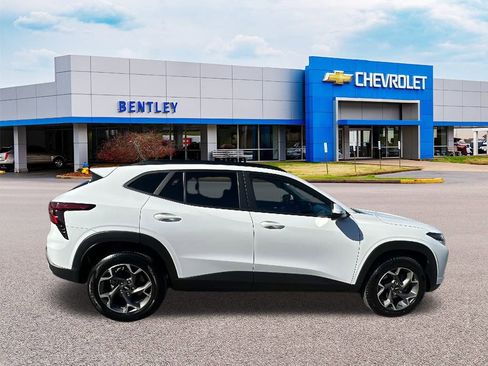 Used 2024 Chevrolet Trax LT image 6
