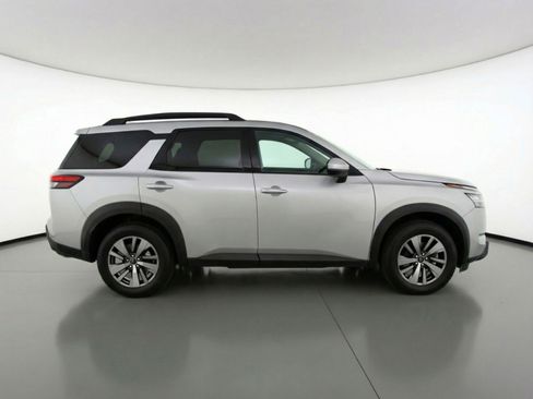 Used 2025 Nissan Pathfinder SV image 11