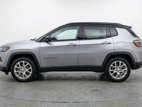 Used 2025 Jeep Compass Limited AWD/4WD image 5