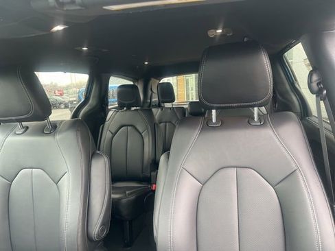 New 2026 Chrysler Pacifica Select image 4
