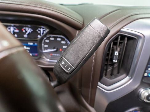 Used 2021 GMC Sierra 1500 SLT w/ SLT Premium Plus Package AWD/4WD image 32