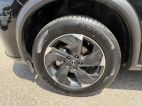 Used 2025 Nissan Rogue SV FWD image 32