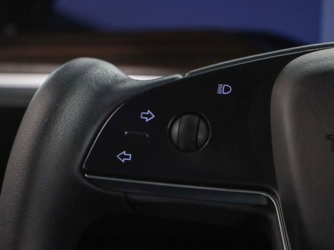 Used 2021 Tesla Model S Plaid image 13