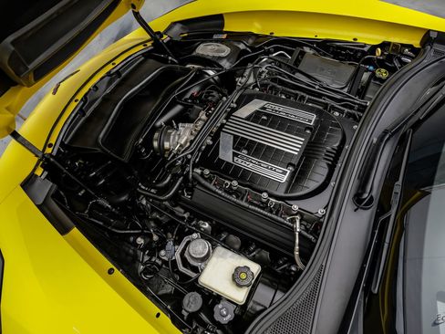 Used 2015 Chevrolet Corvette Z06 w/ 3LZ Preferred Equipment Group RWD image 3