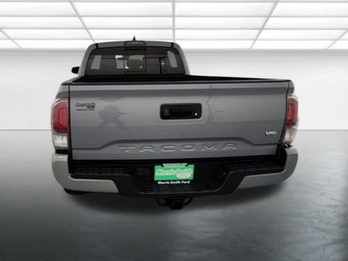 Used 2021 Toyota Tacoma TRD Sport image 9